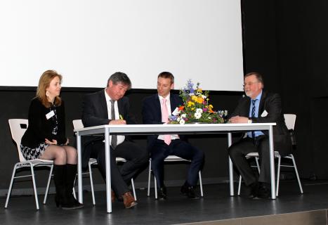 Signature of Cooperation Agreement 3LP 2016 © Marc Hoffmeister